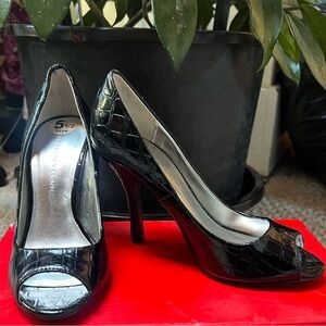 Elegant Black Croc-Embossed Peep Toe Heels